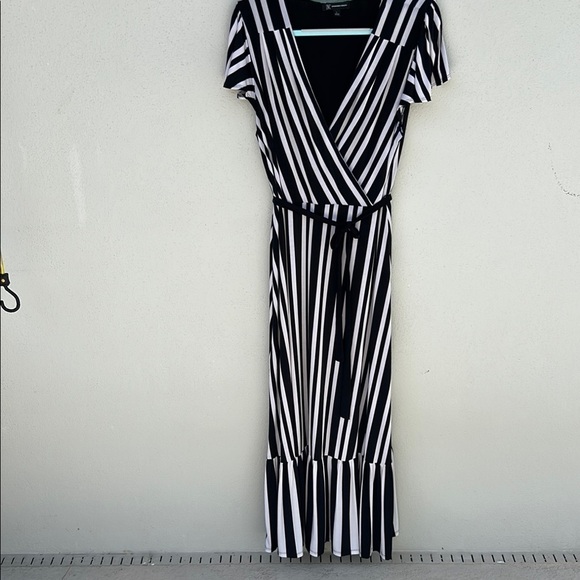 INC International Concepts Dresses & Skirts - INC International Concepts Black and White Flutter Sleeve Sheath Dress Size L